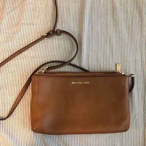 Medium sized leather crossbody
